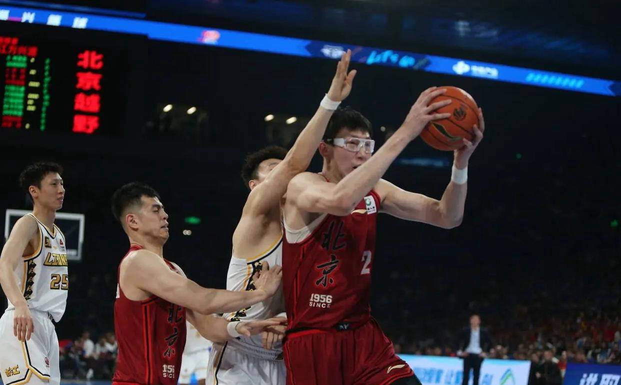 北京男篮客场逆转，一波连胜告终