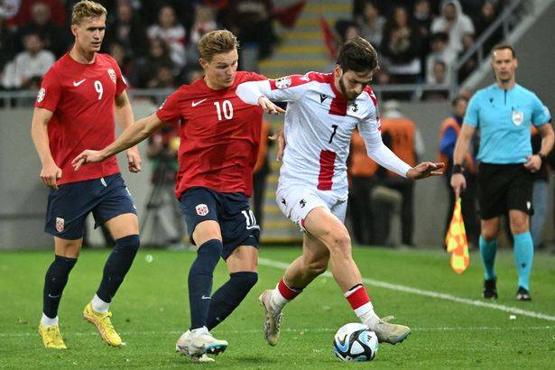 关于欧洲足球巨星争相登场：争夺欧洲杯参赛资格的信息