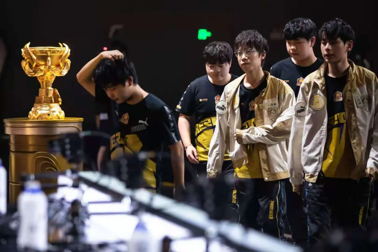 关于复仇之战！汉密尔顿率领美国队成功挺进决赛的信息