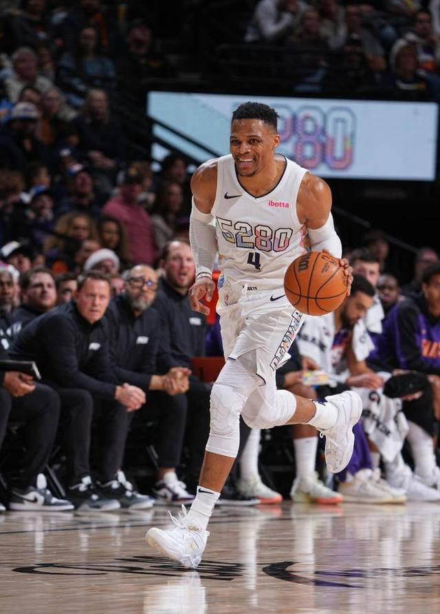 关于威少陷入低谷，格林连败，助攻爆棚球队命运悬念！的信息