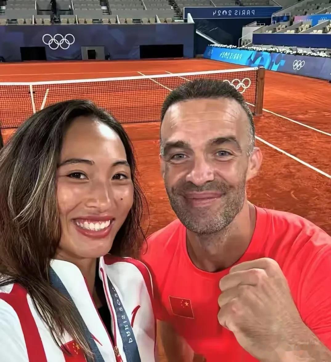 阿扎伦卡迎来二十赛季出色发挥，澳大利亚队观众热烈欢呼！