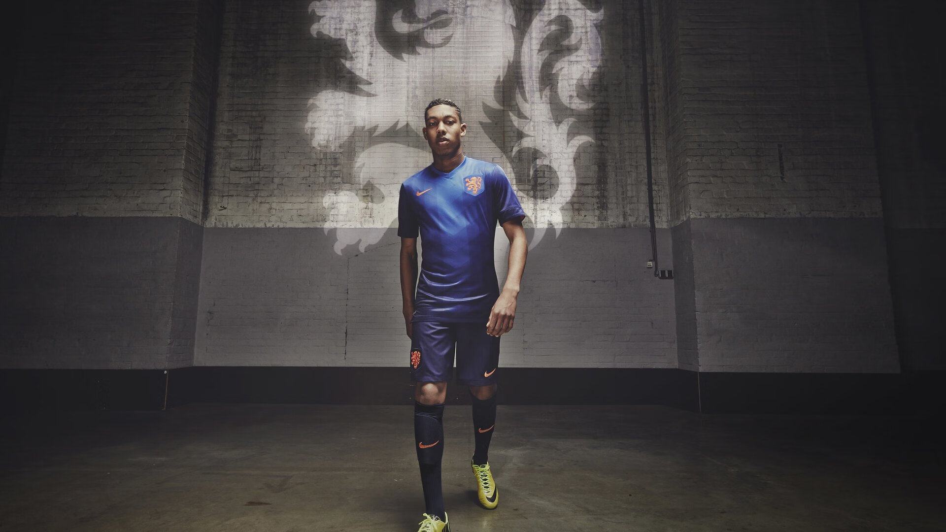 出色发挥首场状态出色，曼联观众沸腾！，穆古鲁扎重返赛场气势如虹延续